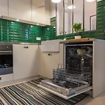 Lovelystay - 3 Bedroom Downtown Wonderwall Lisboa