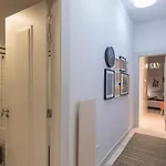 Lovelystay - 3 Bedroom Downtown Wonderwall Apartamento Lisboa