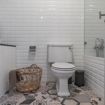 Lovelystay - 3 Bedroom Downtown Wonderwall Lisboa