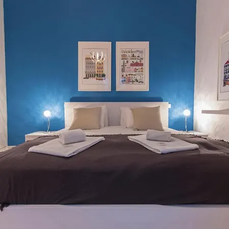 3 Bedroom Downtown Wonderwall By Lovelystay *