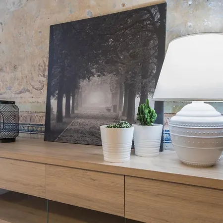 Lovelystay - 3 Bedroom Downtown Wonderwall Apartment