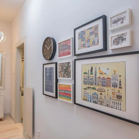 3 Bedroom Downtown Wonderwall By Lovelystay