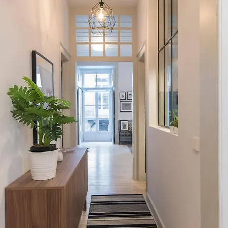 Lovelystay - 3 Bedroom Downtown Wonderwall アパート リスボン